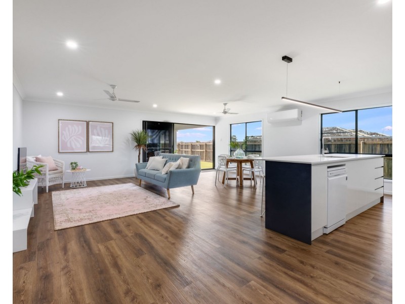 27 Williamtown Court, Rural View QLD 4740