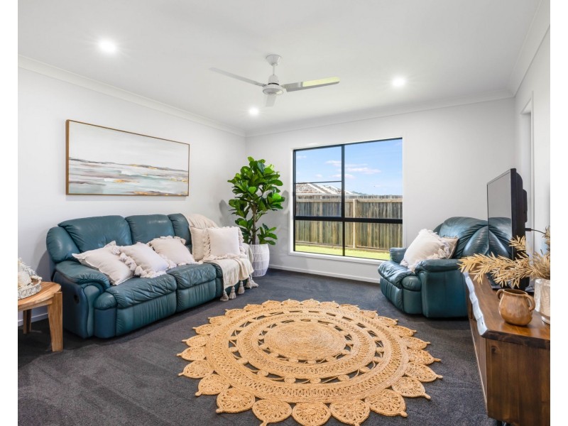 27 Williamtown Court, Rural View QLD 4740