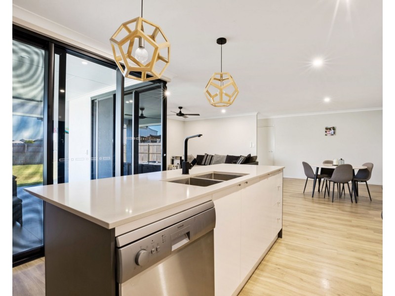 35 Primavera Blvd, Beaconsfield QLD 4740