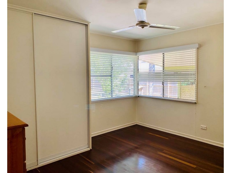 13 Waverley Street, Bucasia QLD 4750
