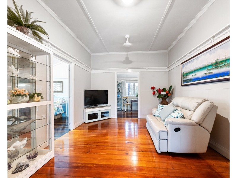 8 Sneyd Street, West Mackay QLD 4740