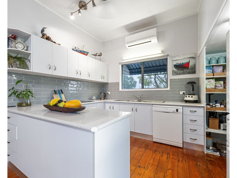 8 Sneyd Street, West Mackay QLD 4740