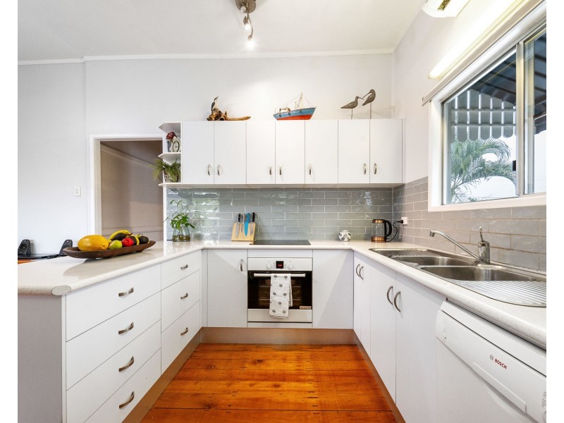 8 Sneyd Street, West Mackay QLD 4740