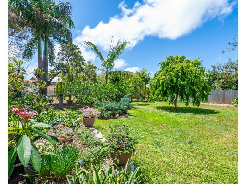 8 Sneyd Street, West Mackay QLD 4740