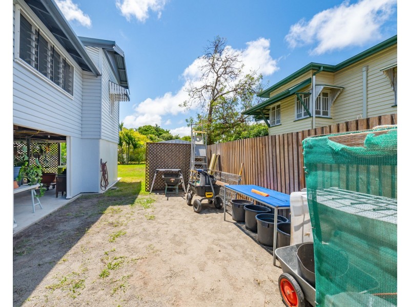 8 Sneyd Street, West Mackay QLD 4740