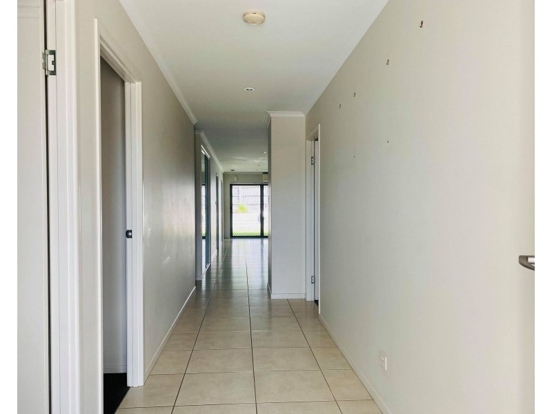 33 Raffia St, Rural View QLD 4740