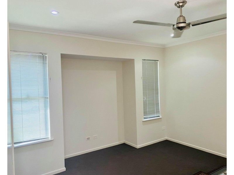 33 Raffia St, Rural View QLD 4740