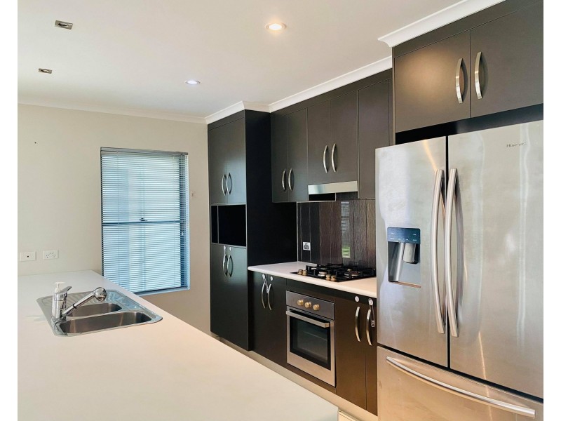 33 Raffia St, Rural View QLD 4740