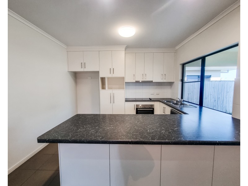 18 Maryvale Cct, Beaconsfield QLD 4740
