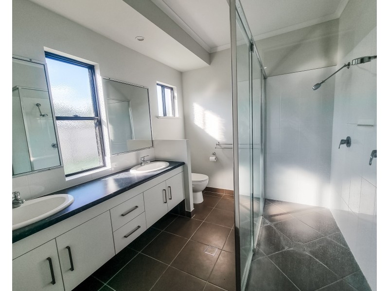 18 Maryvale Cct, Beaconsfield QLD 4740