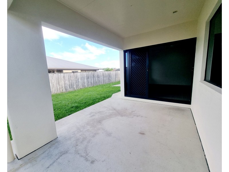 18 Maryvale Cct, Beaconsfield QLD 4740