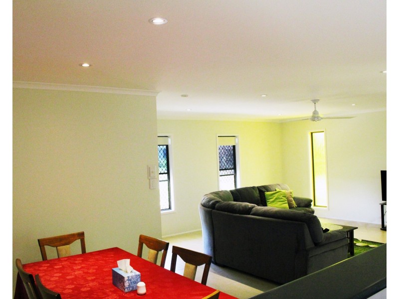7 Downing Street, Ooralea QLD 4740
