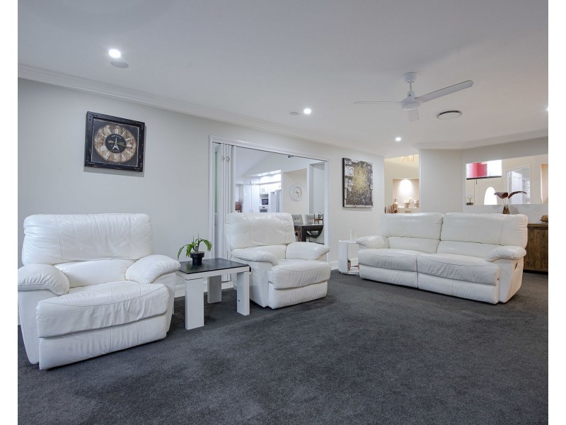 6 Victor Avenue, Glenella QLD 4740