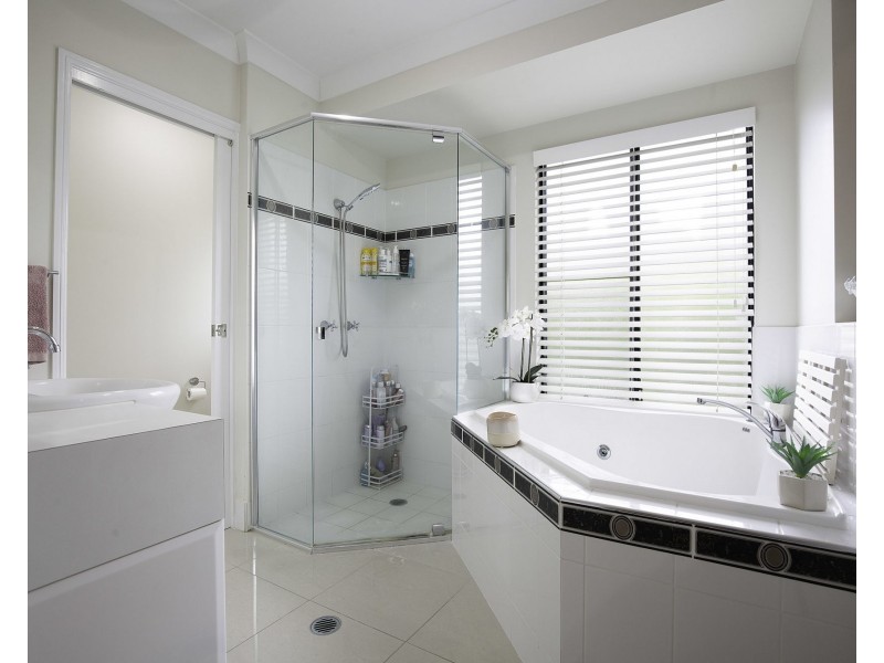 6 Victor Avenue, Glenella QLD 4740