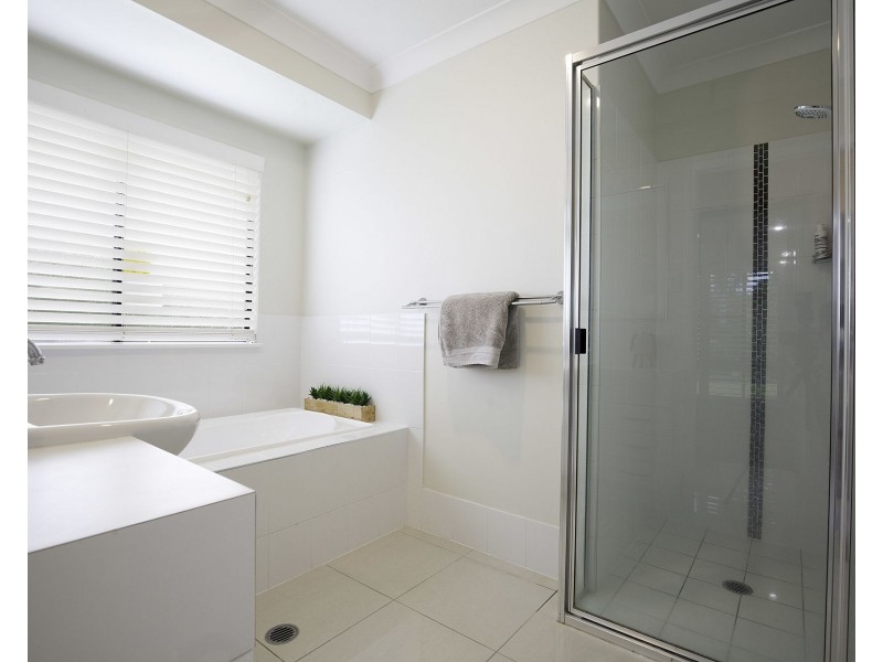 6 Victor Avenue, Glenella QLD 4740