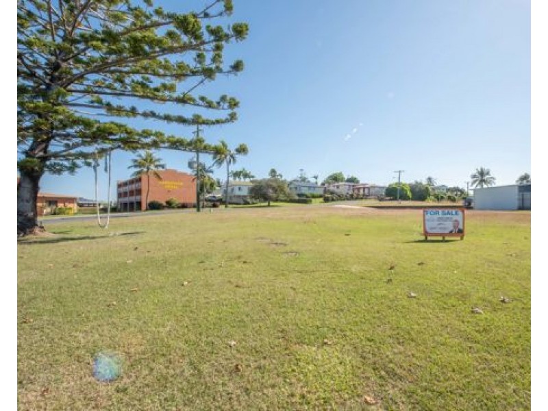 5/6 Owen Jenkins Drive, Sarina Beach QLD 4737