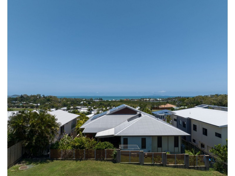 9 Coral Ridge Drive, Eimeo QLD 4740