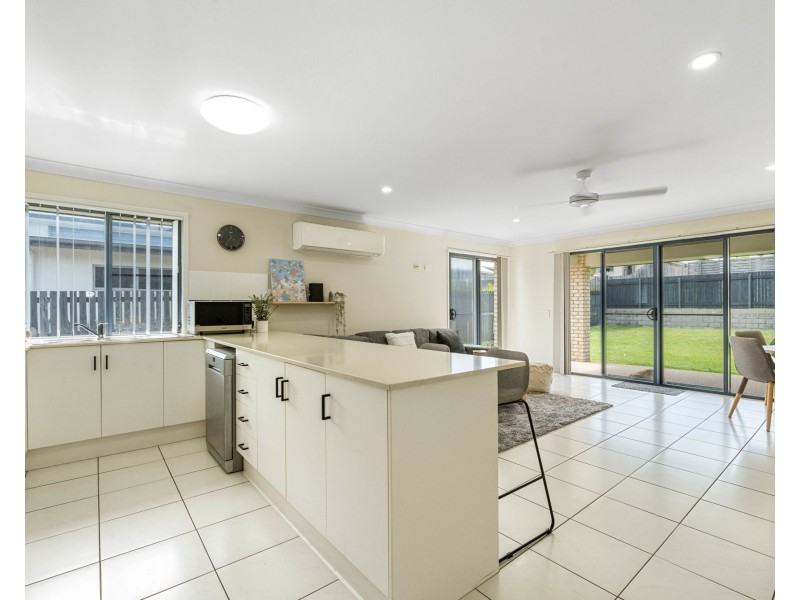 8 Crestview Crescent, Bucasia QLD 4750