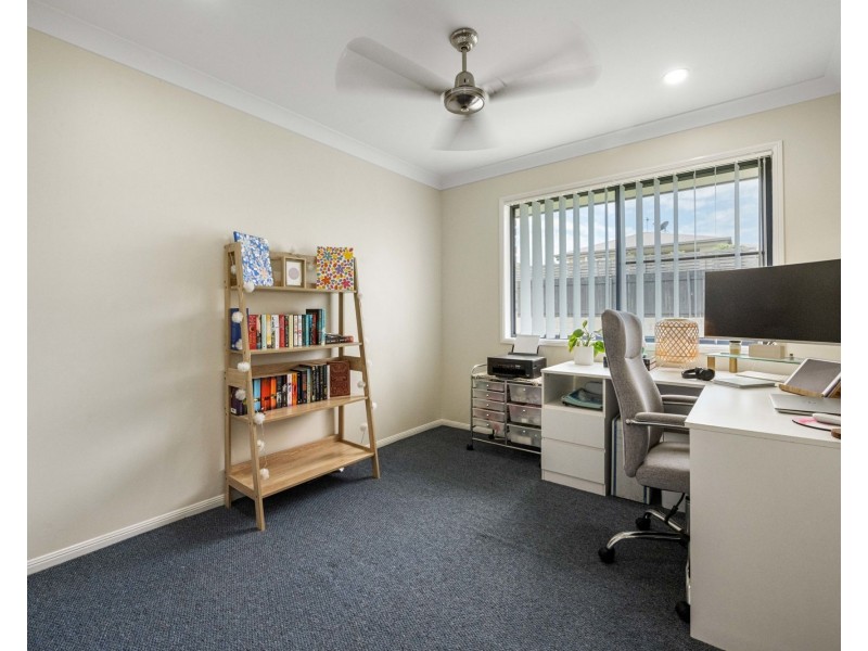 8 Crestview Crescent, Bucasia QLD 4750