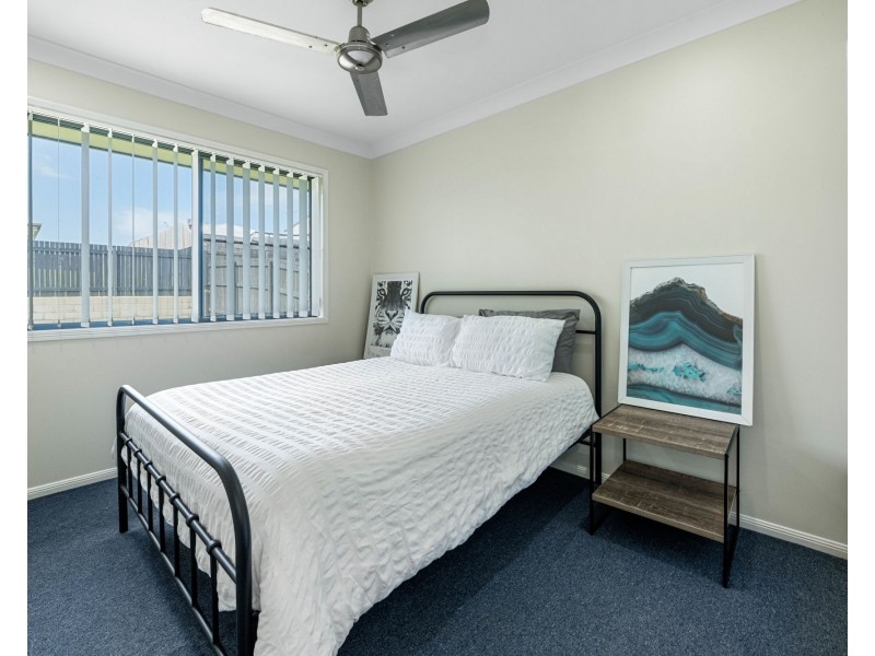 8 Crestview Crescent, Bucasia QLD 4750