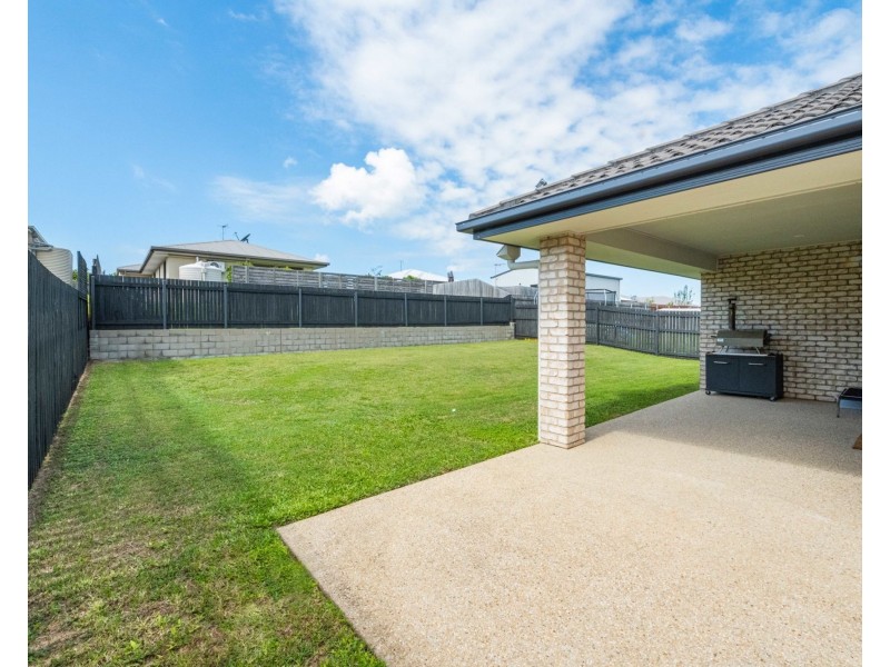 8 Crestview Crescent, Bucasia QLD 4750