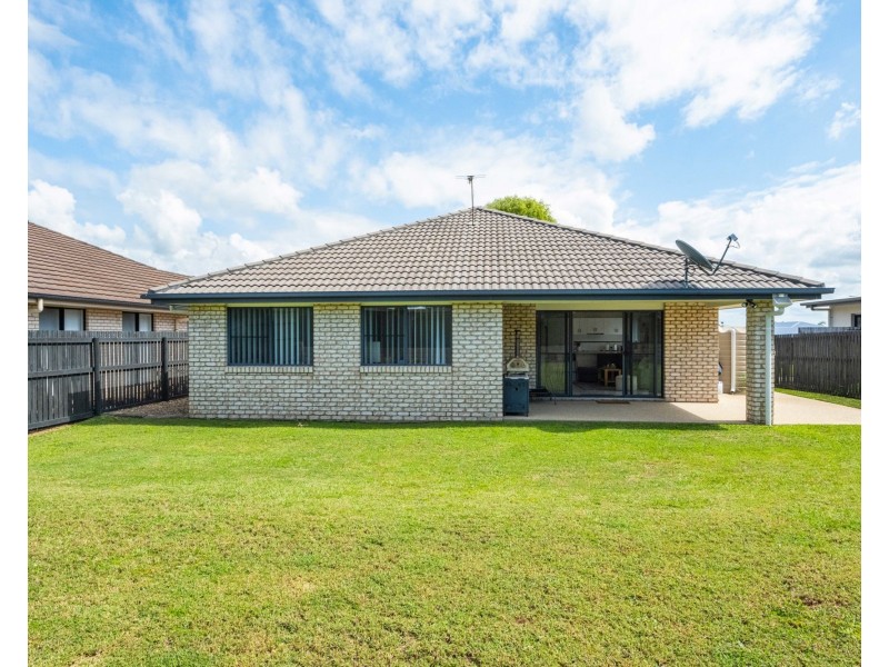 8 Crestview Crescent, Bucasia QLD 4750