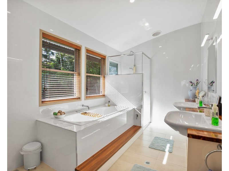 17 Aprile Court, Dumbleton QLD 4740