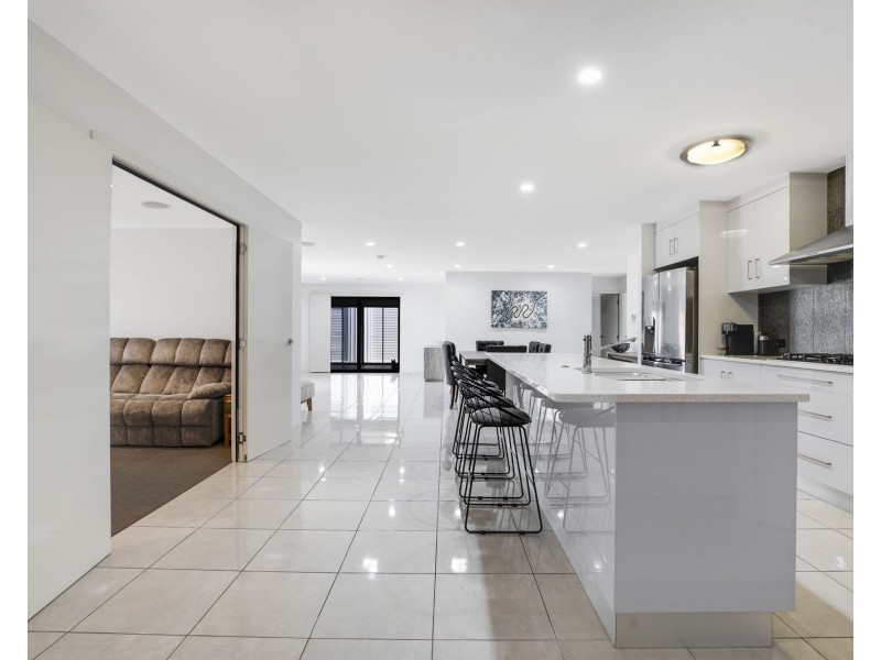 11 Gaye Court, Ooralea QLD 4740