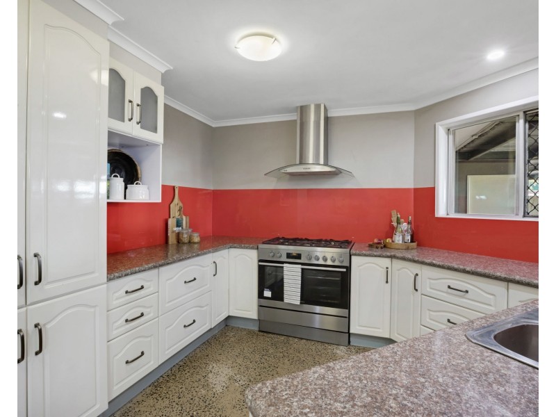 27 Bernborough Avenue, Ooralea QLD 4740