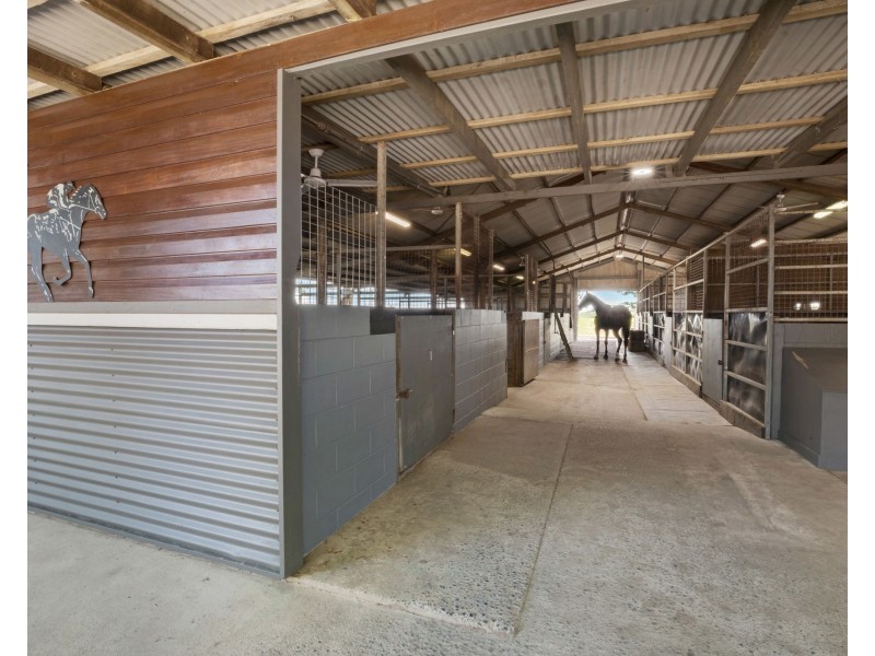 27 Bernborough Avenue, Ooralea QLD 4740