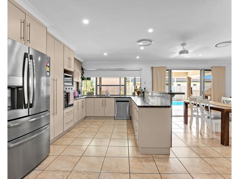 11 Bonsai Court, Glenella QLD 4740