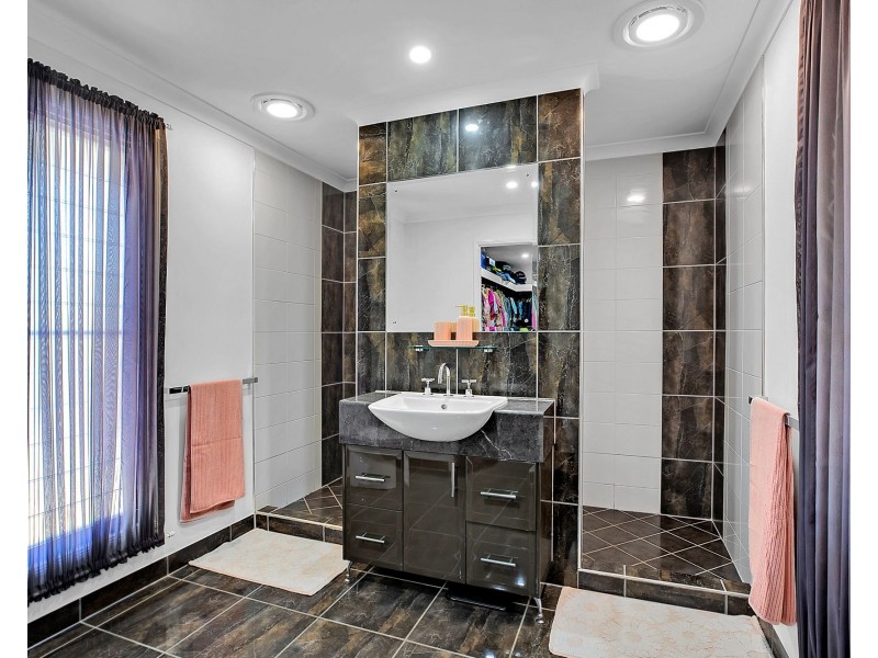 11 Bonsai Court, Glenella QLD 4740