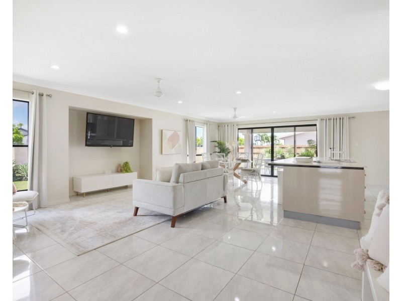 1 Surrey Court, Ooralea QLD 4740