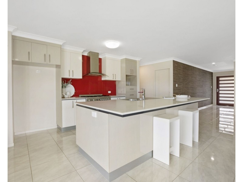 1 Surrey Court, Ooralea QLD 4740
