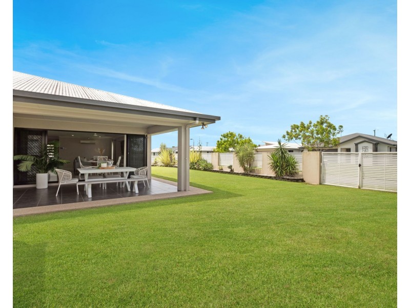1 Surrey Court, Ooralea QLD 4740