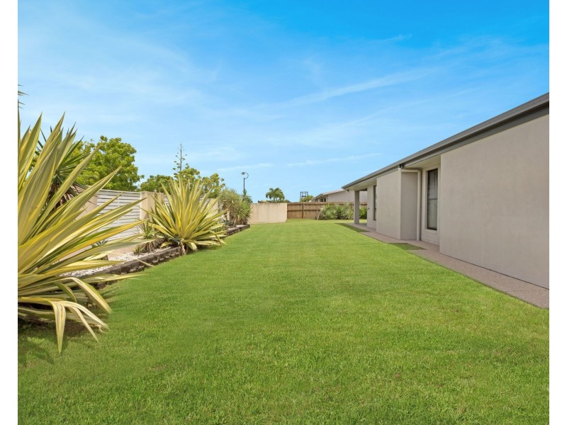 1 Surrey Court, Ooralea QLD 4740