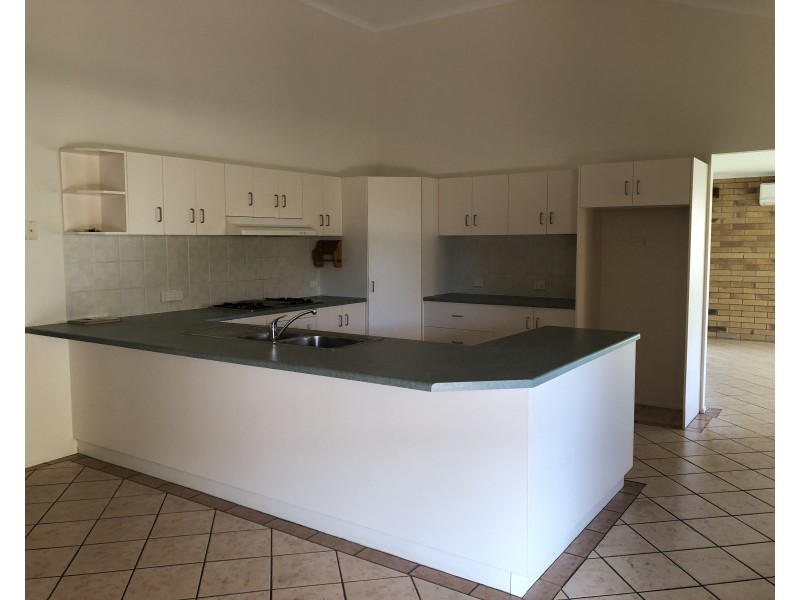 27 Theodore Crescent, Rural View QLD 4740