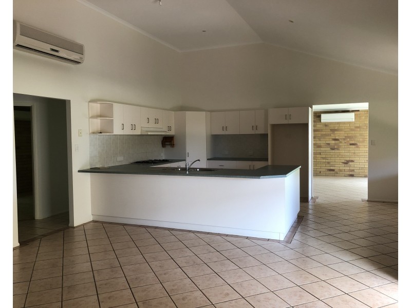 27 Theodore Crescent, Rural View QLD 4740