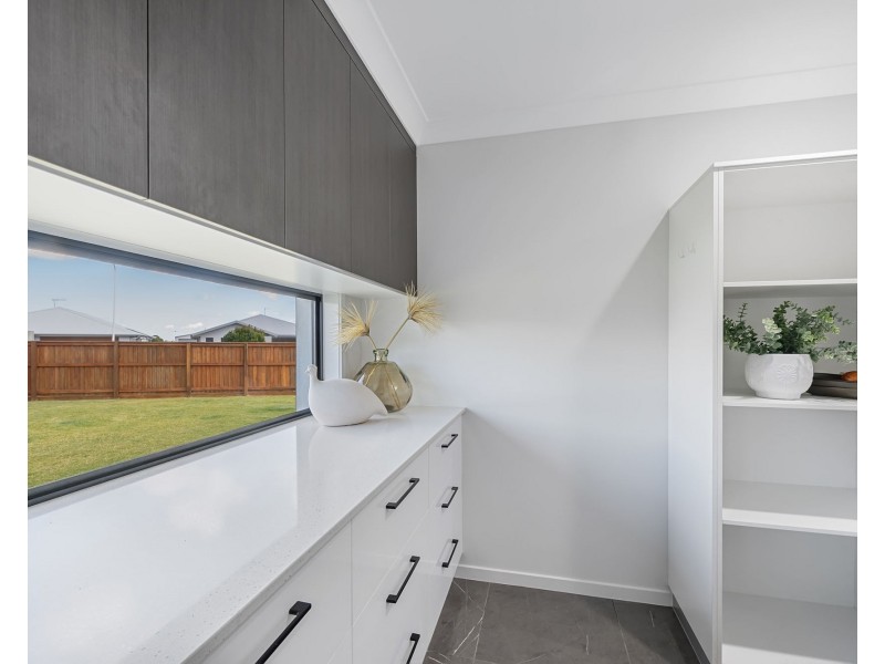 12 Dulcis Drive, Rural View QLD 4740