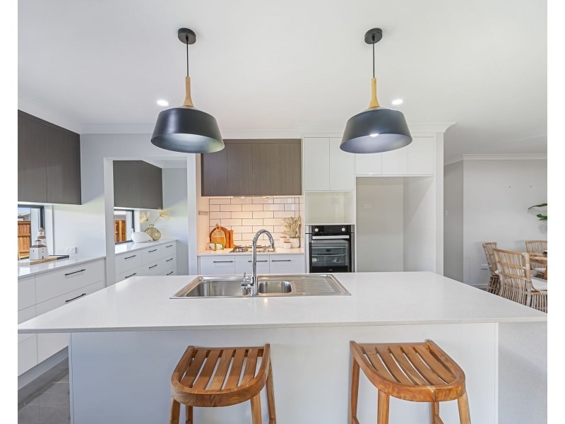 12 Dulcis Drive, Rural View QLD 4740