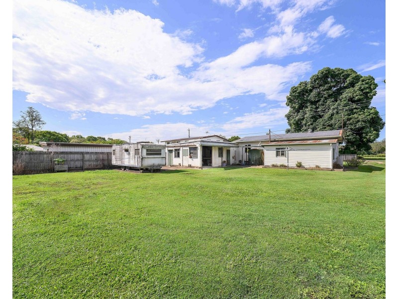 6 Matthews Street, Sarina QLD 4737