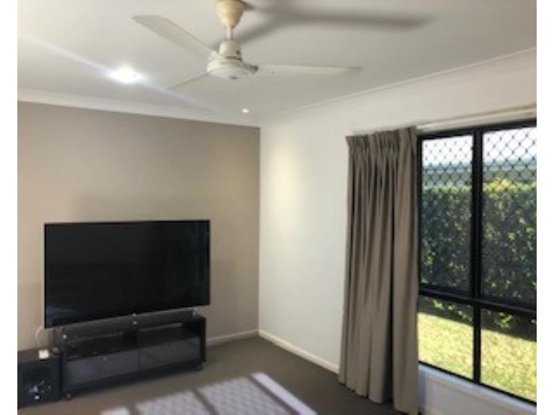 16 Royal Boulevard, Glenella QLD 4740