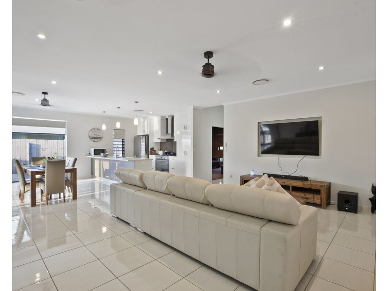 6 Yatay Street, Rural View QLD 4740