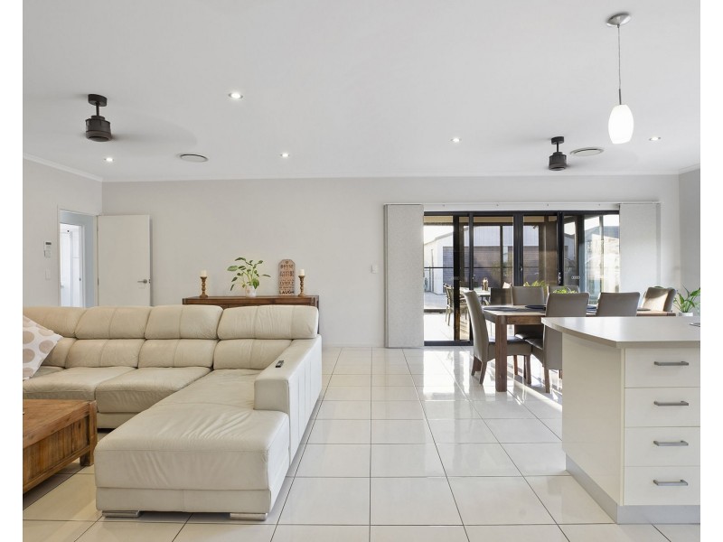 6 Yatay Street, Rural View QLD 4740