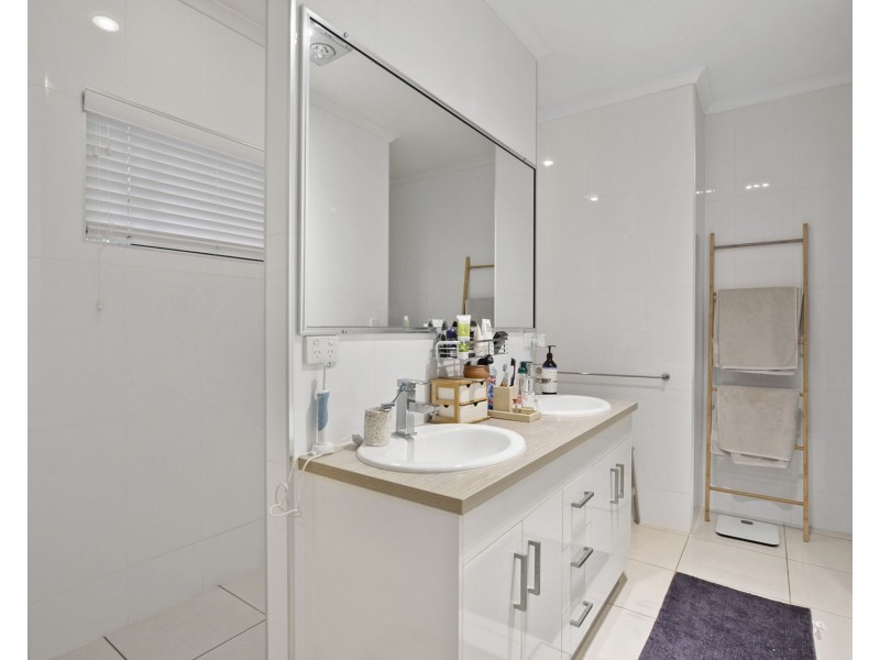 6 Yatay Street, Rural View QLD 4740
