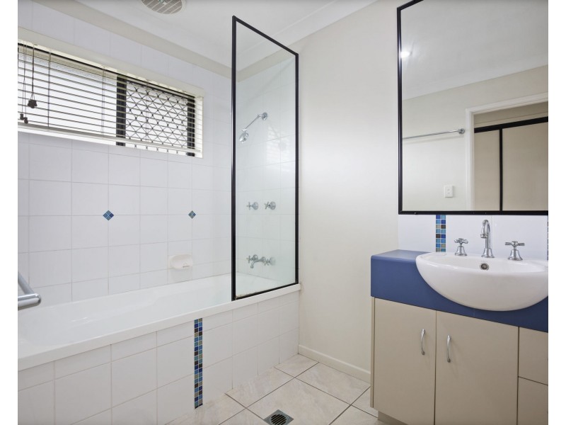 6 Lakeview Drive, Beaconsfield QLD 4740