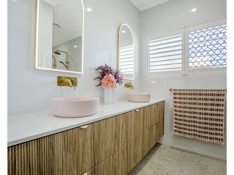 5 Province Avenue, Richmond QLD 4740