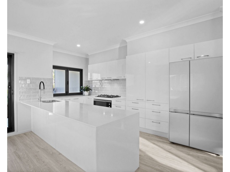 1/4 Marina Beach Parade, Mackay Harbour QLD 4740