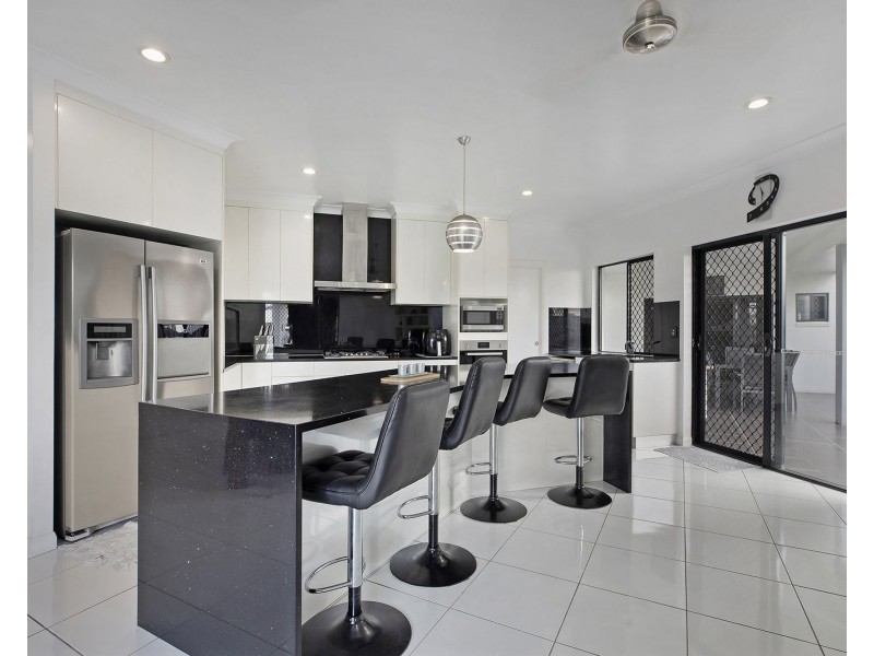 12 Gaye Crt, Ooralea QLD 4740