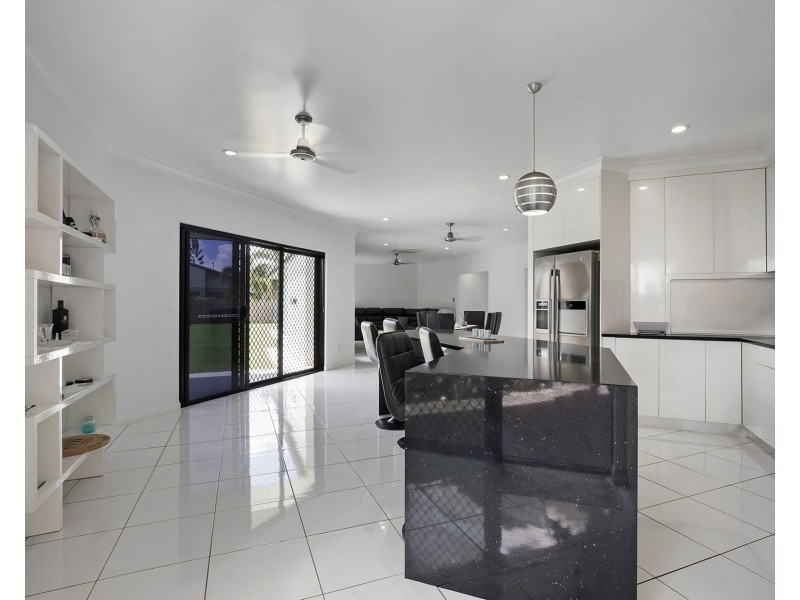 12 Gaye Crt, Ooralea QLD 4740
